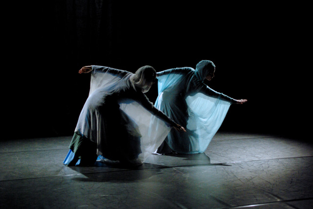 Hilal-Dance-Co-Oscillations-photo-Pedro-Altuna